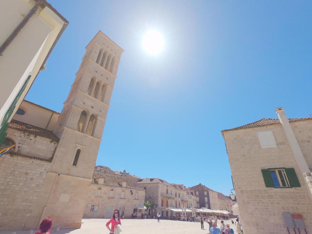Historic Piazza House & Romantic Hidden Garden Hvar Town Exterior foto